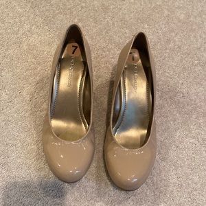 Nude wedges